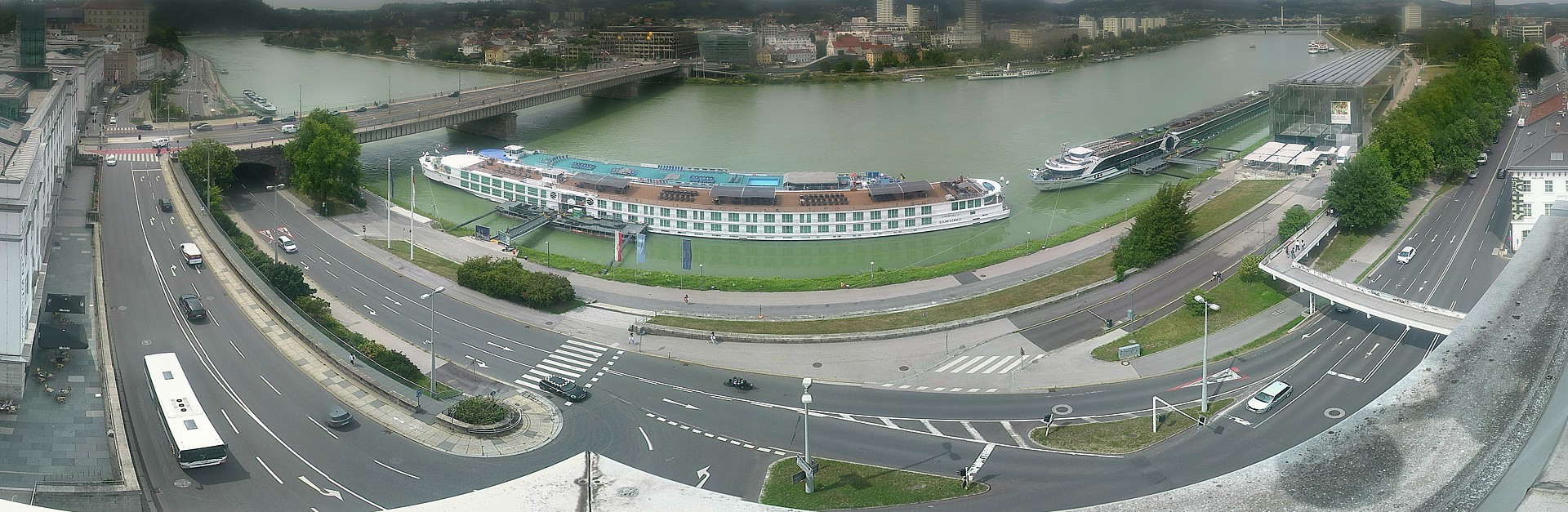 Archiv Foto Webcam Linz: Donaulände und Nibelungenbrücke