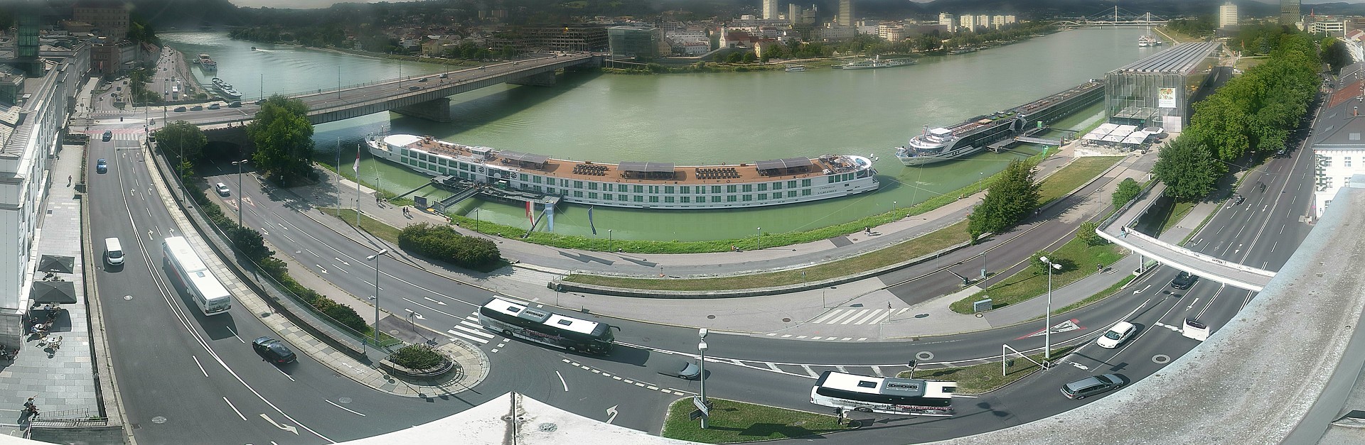 Archiv Foto Webcam Linz: Donaulände und Nibelungenbrücke