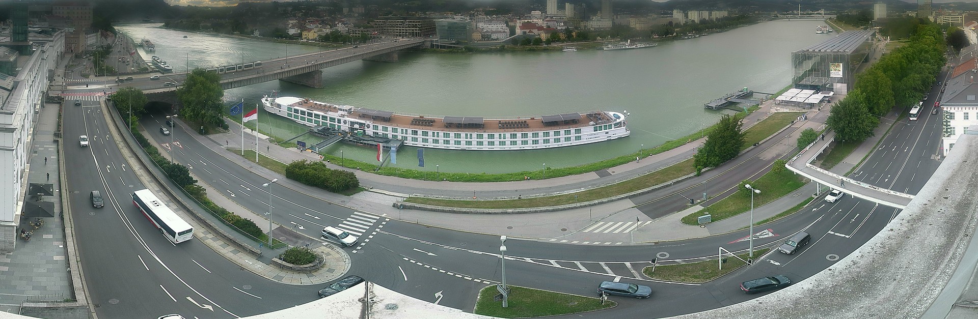Archiv Foto Webcam Linz: Donaulände und Nibelungenbrücke