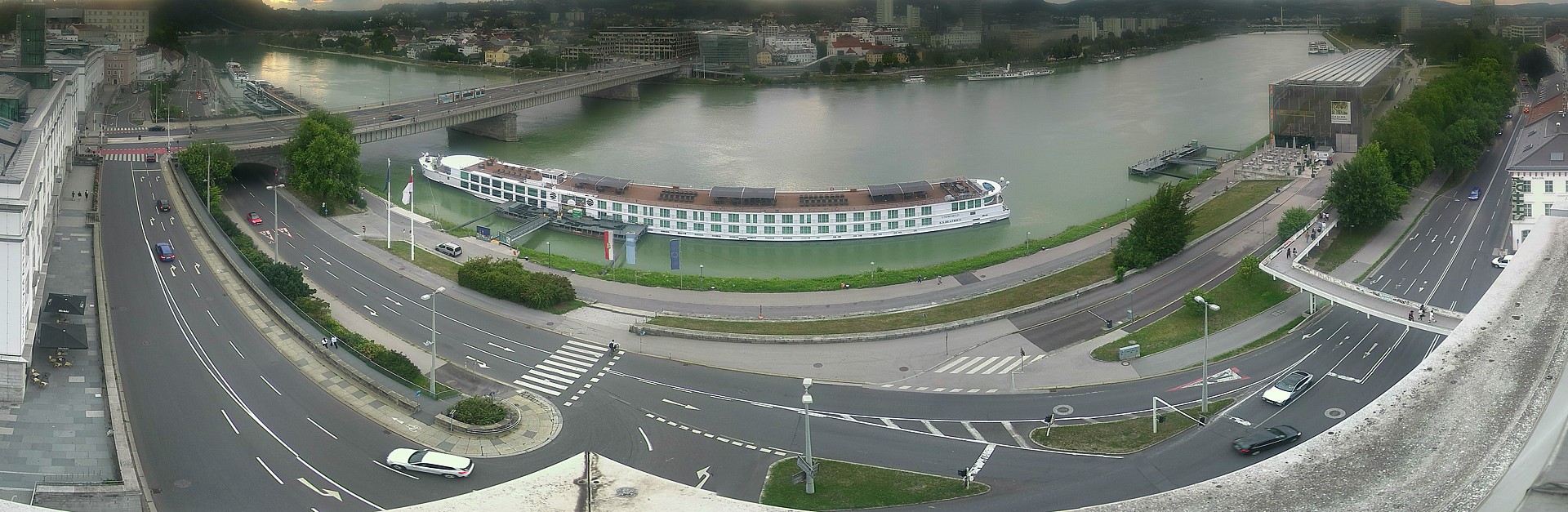 Archiv Foto Webcam Linz: Donaulände und Nibelungenbrücke
