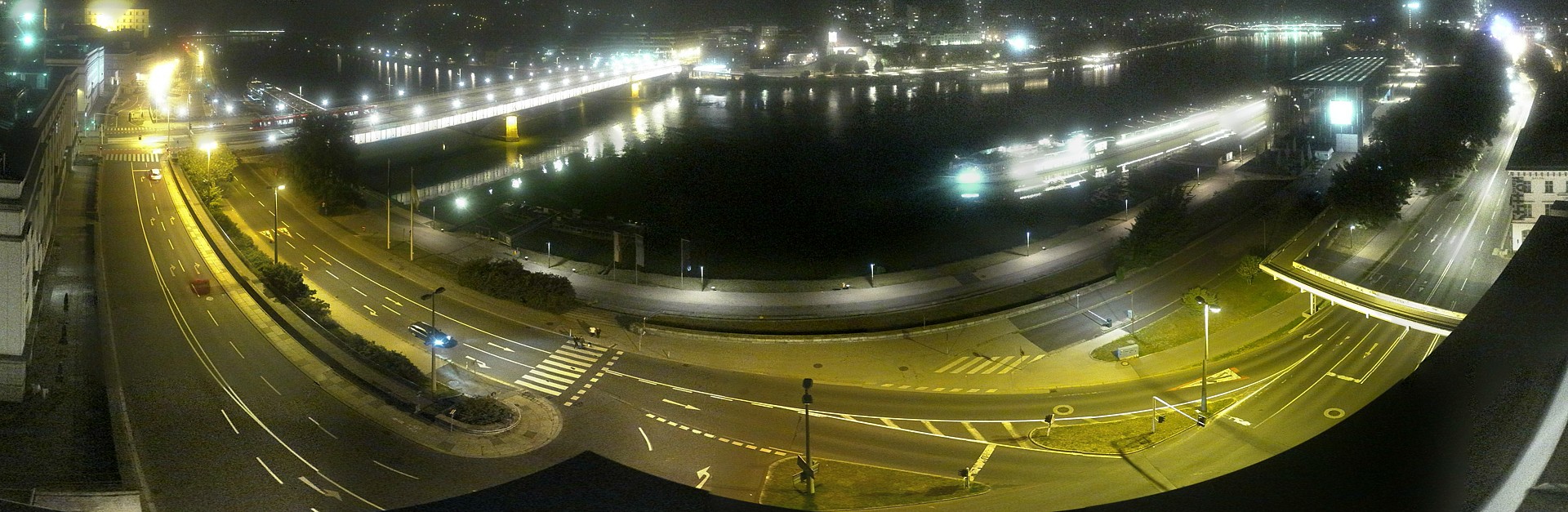 Archiv Foto Webcam Linz: Donaulände und Nibelungenbrücke