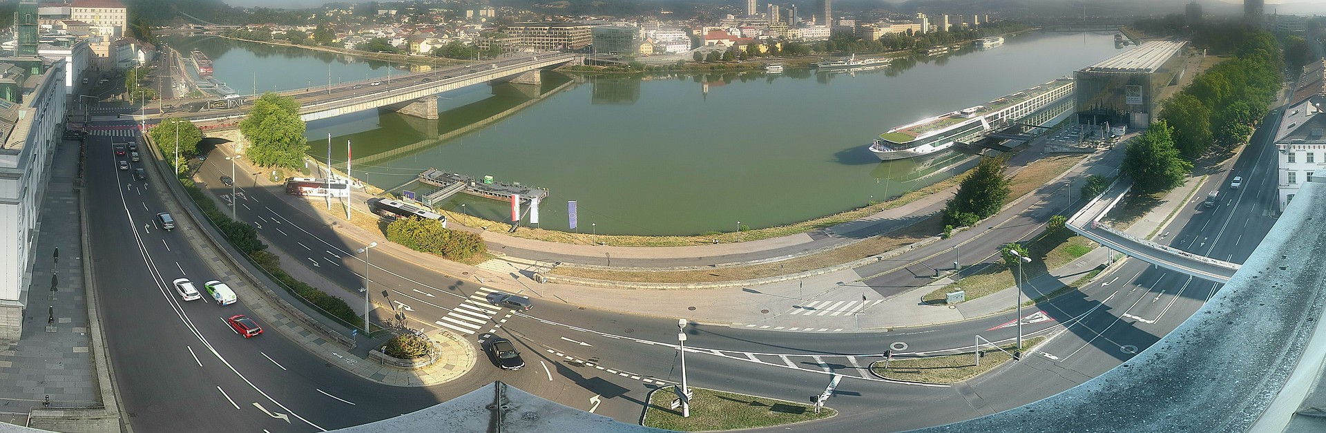 Archiv Foto Webcam Linz: Donaulände und Nibelungenbrücke