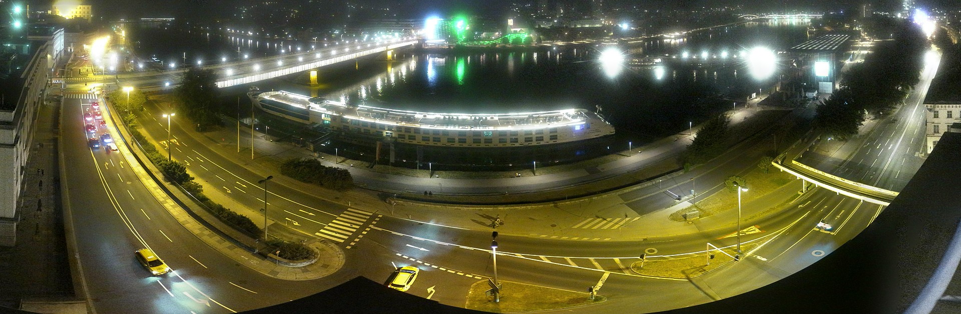 Archiv Foto Webcam Linz: Donaulände und Nibelungenbrücke