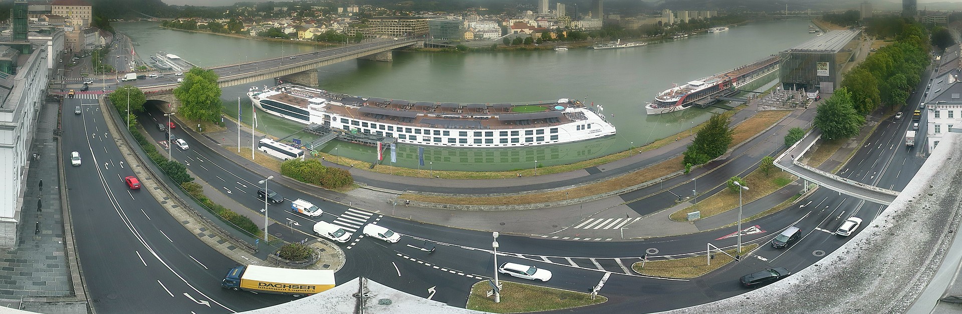 Archiv Foto Webcam Linz: Donaulände und Nibelungenbrücke