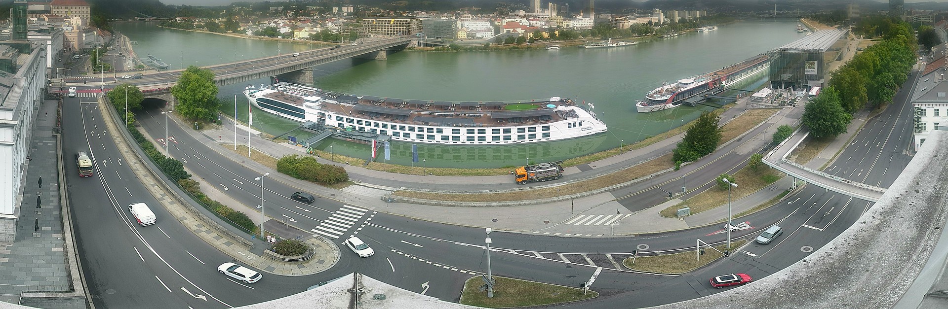Archiv Foto Webcam Linz: Donaulände und Nibelungenbrücke