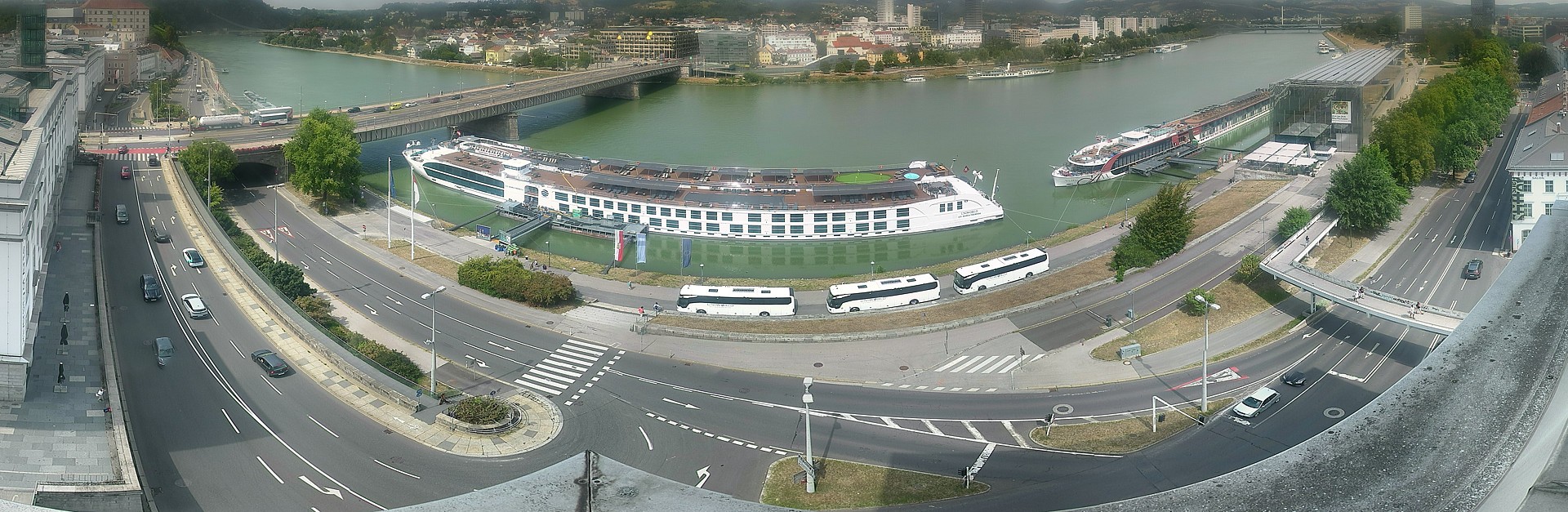 Archiv Foto Webcam Linz: Donaulände und Nibelungenbrücke