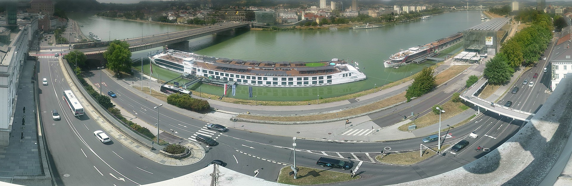 Archiv Foto Webcam Linz: Donaulände und Nibelungenbrücke