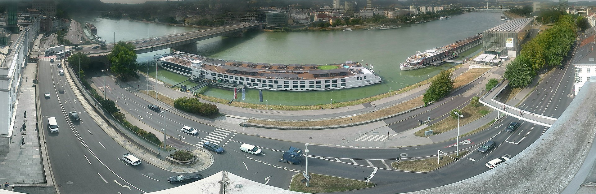 Archiv Foto Webcam Linz: Donaulände und Nibelungenbrücke