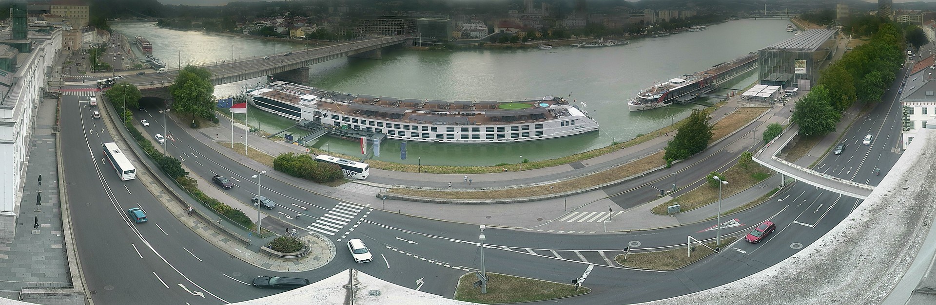 Archiv Foto Webcam Linz: Donaulände und Nibelungenbrücke