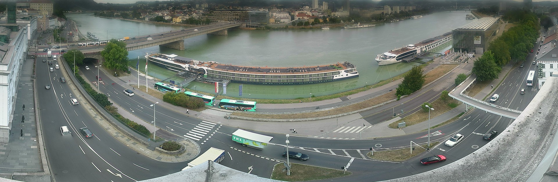Archiv Foto Webcam Linz: Donaulände und Nibelungenbrücke