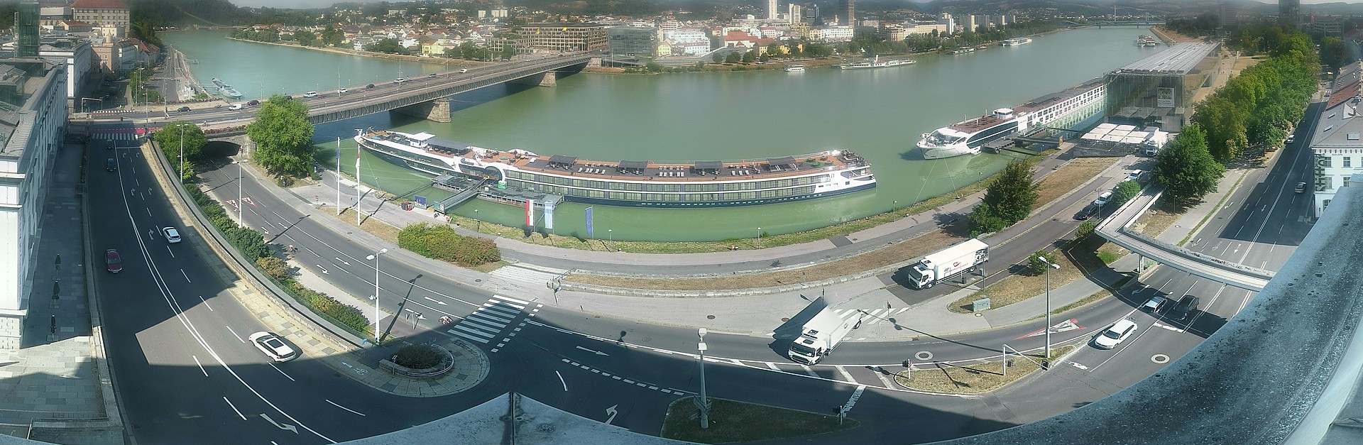 Archiv Foto Webcam Linz: Donaulände und Nibelungenbrücke