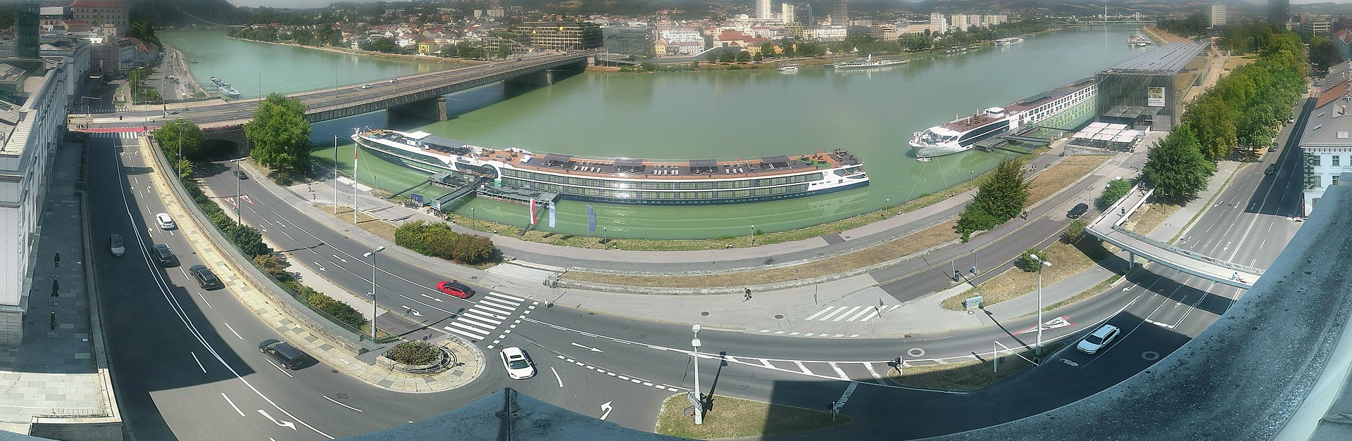 Archiv Foto Webcam Linz: Donaulände und Nibelungenbrücke