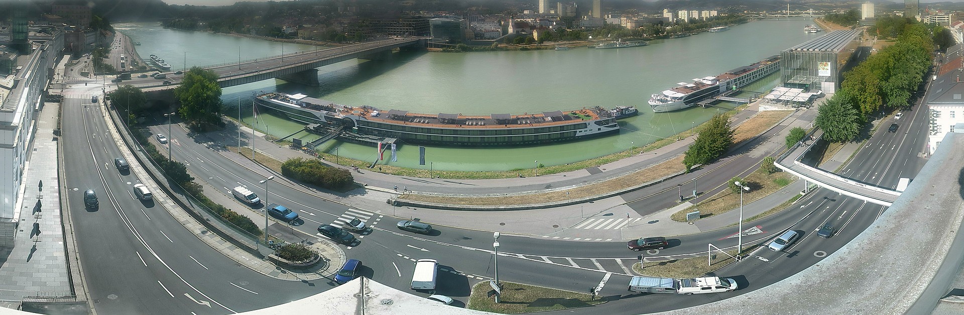 Archiv Foto Webcam Linz: Donaulände und Nibelungenbrücke