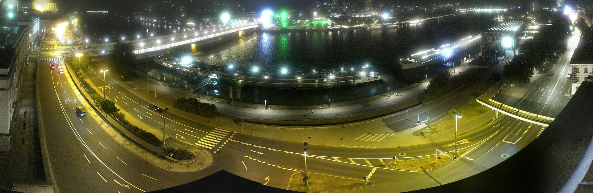 Archiv Foto Webcam Linz: Donaulände und Nibelungenbrücke