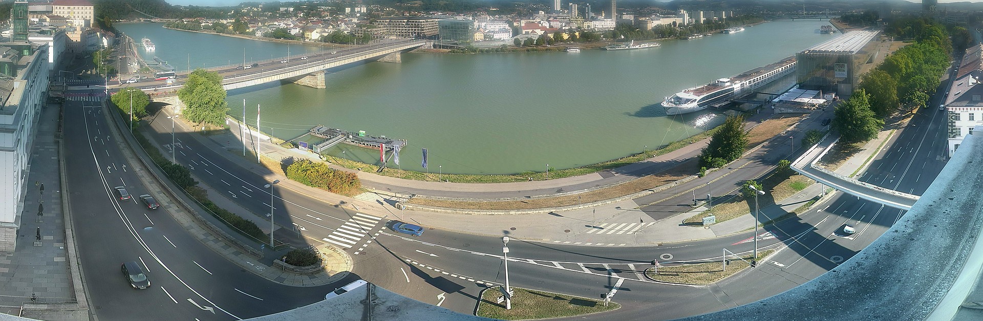 Archiv Foto Webcam Linz: Donaulände und Nibelungenbrücke