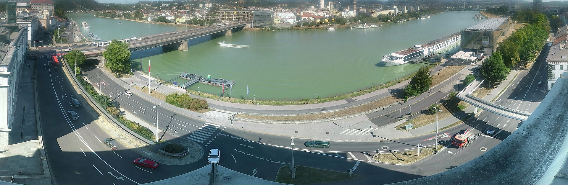 Archiv Foto Webcam Linz: Donaulände und Nibelungenbrücke