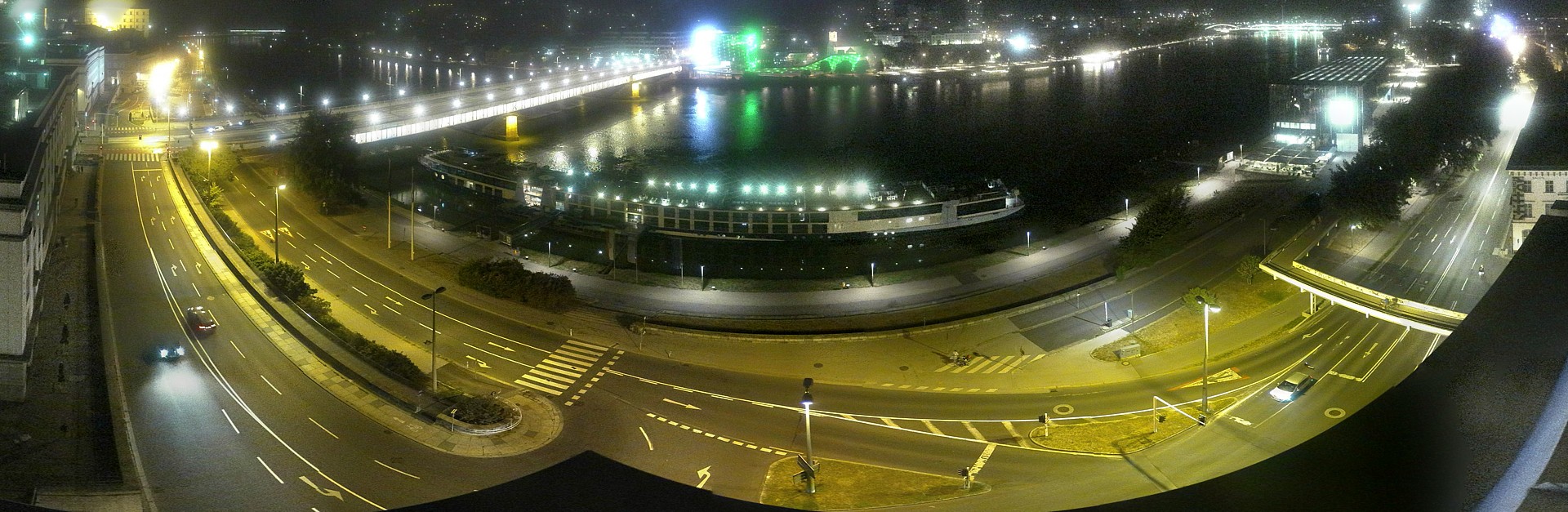 Archiv Foto Webcam Linz: Donaulände und Nibelungenbrücke