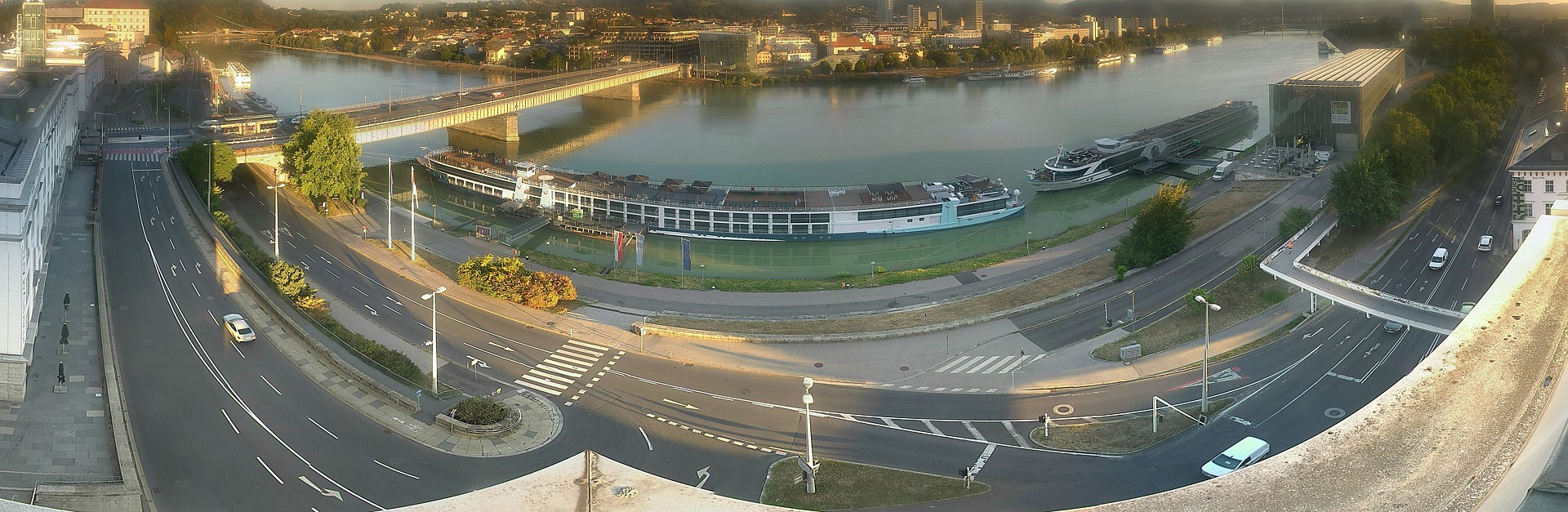 Archiv Foto Webcam Linz: Donaulände und Nibelungenbrücke