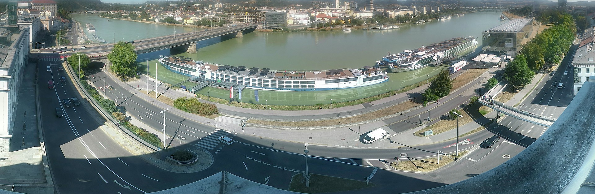 Archiv Foto Webcam Linz: Donaulände und Nibelungenbrücke