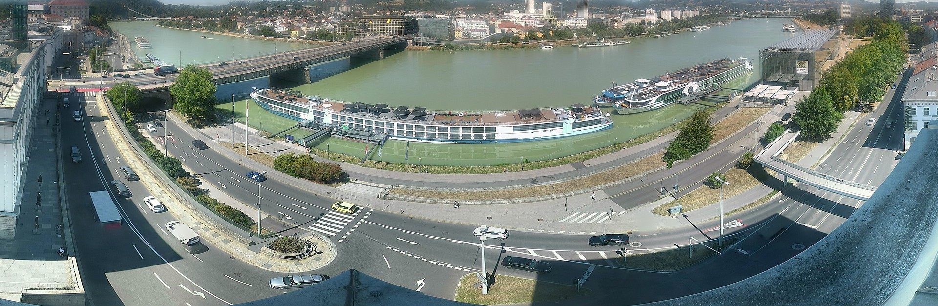 Archiv Foto Webcam Linz: Donaulände und Nibelungenbrücke