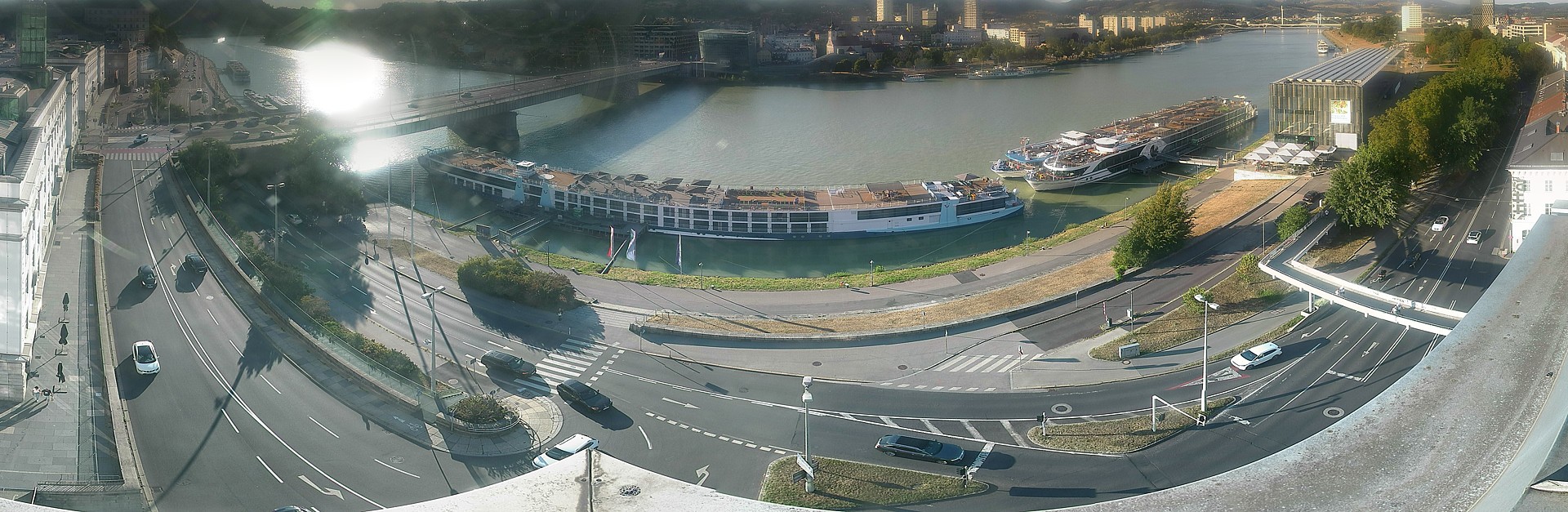 Archiv Foto Webcam Linz: Donaulände und Nibelungenbrücke