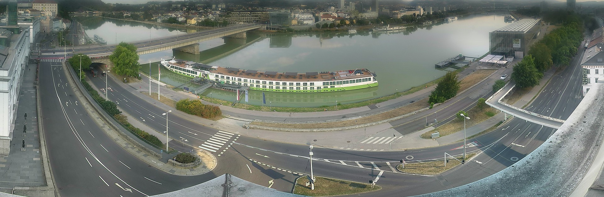 Archiv Foto Webcam Linz: Donaulände und Nibelungenbrücke