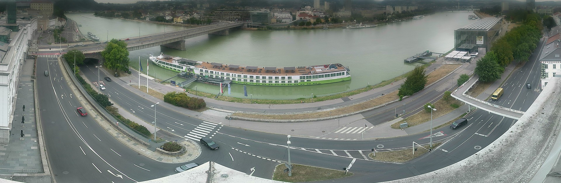 Archiv Foto Webcam Linz: Donaulände und Nibelungenbrücke
