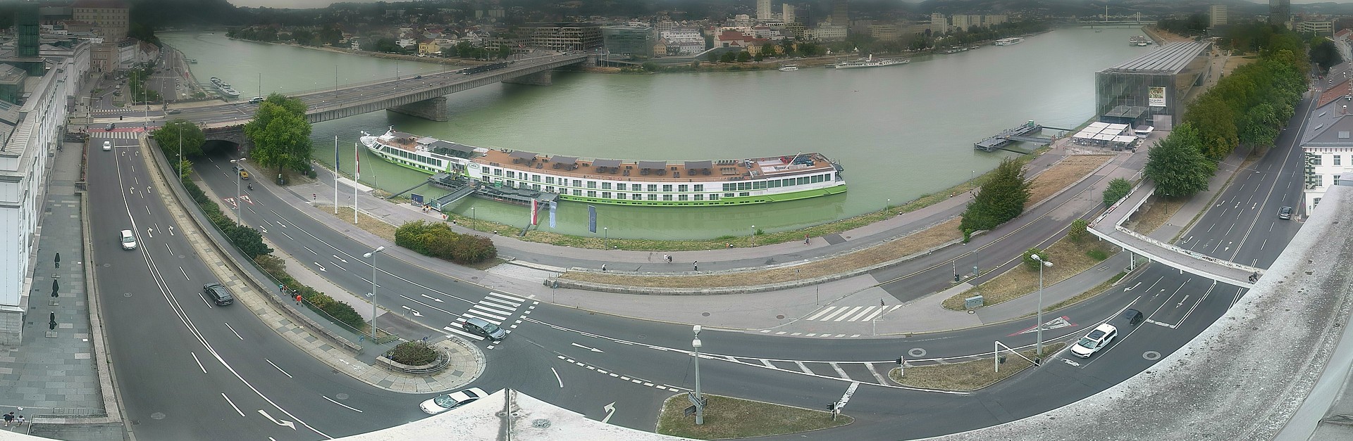 Archiv Foto Webcam Linz: Donaulände und Nibelungenbrücke