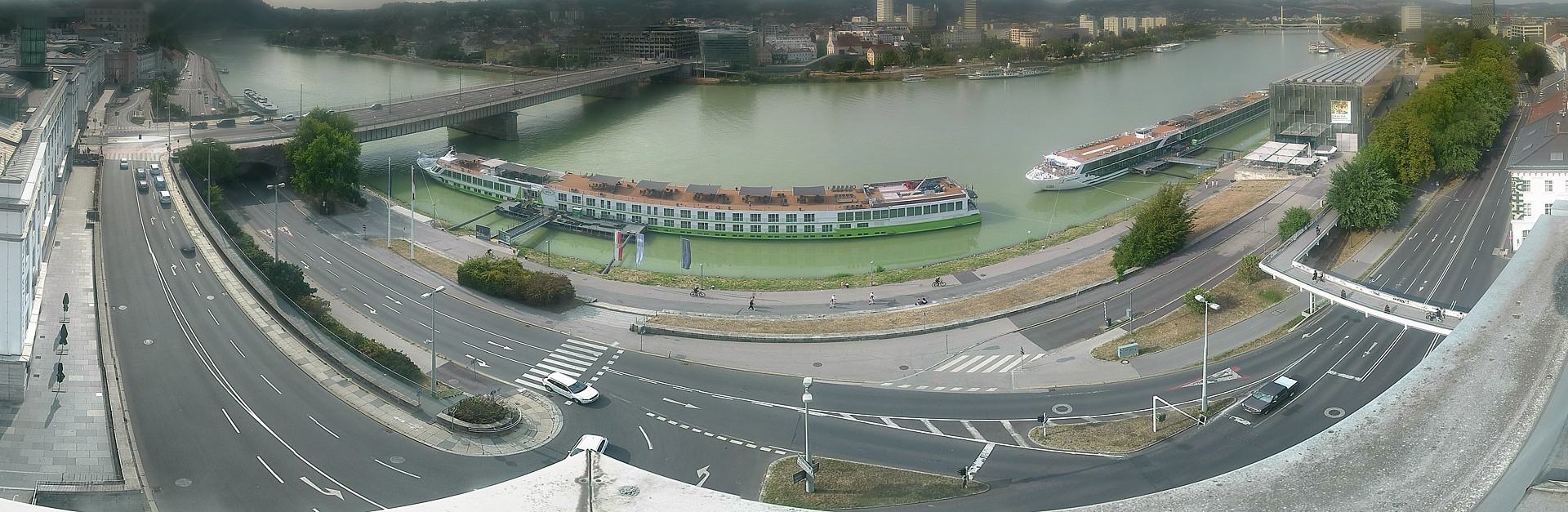 Archiv Foto Webcam Linz: Donaulände und Nibelungenbrücke