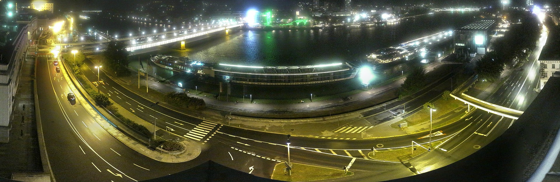 Archiv Foto Webcam Linz: Donaulände und Nibelungenbrücke