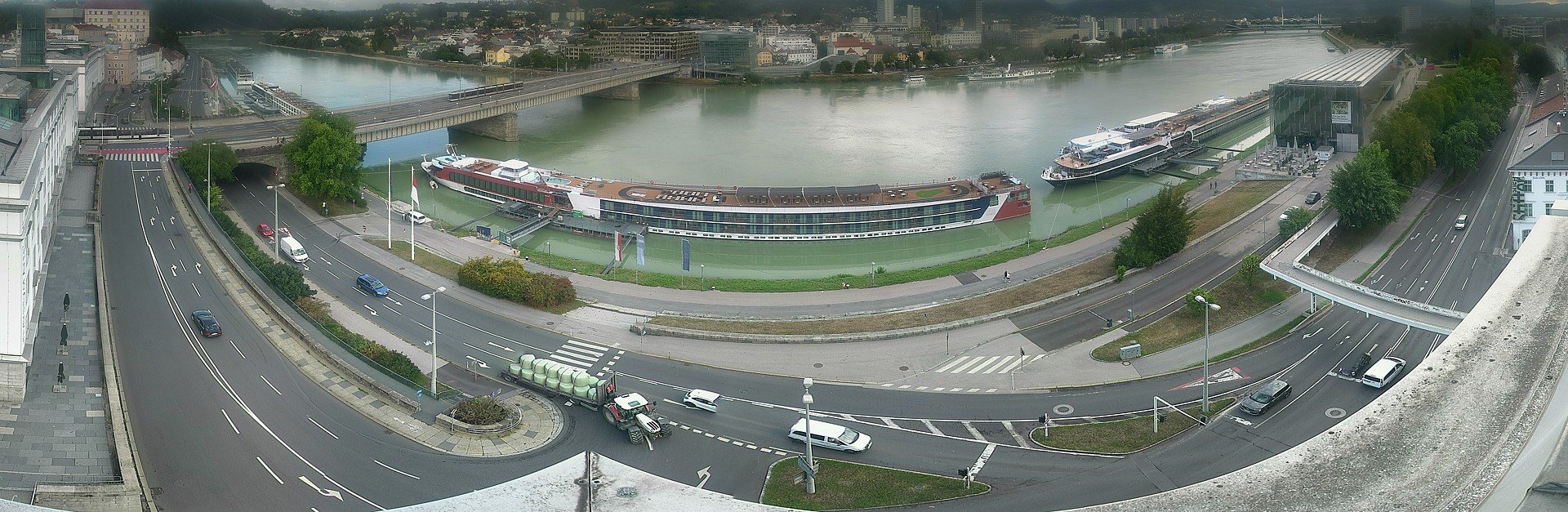 Archiv Foto Webcam Linz: Donaulände und Nibelungenbrücke