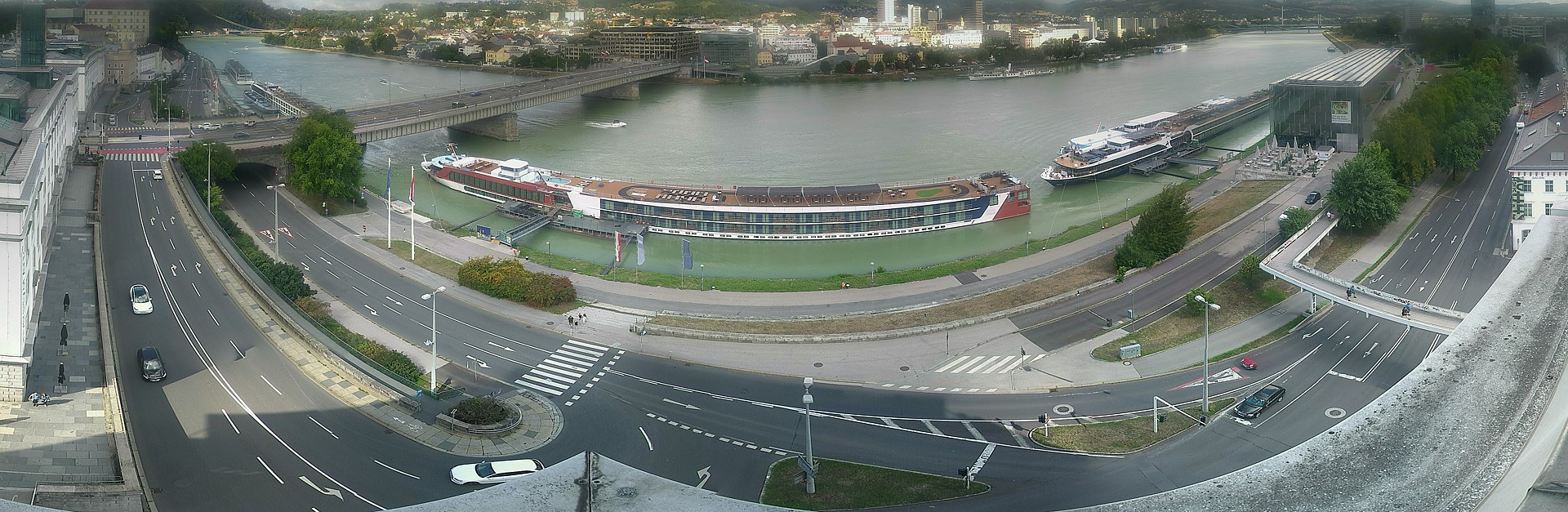 Archiv Foto Webcam Linz: Donaulände und Nibelungenbrücke