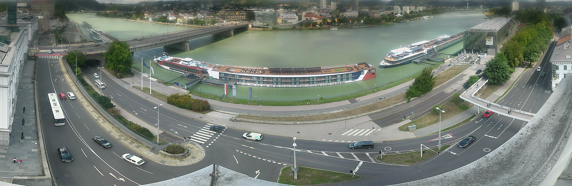 Archiv Foto Webcam Linz: Donaulände und Nibelungenbrücke