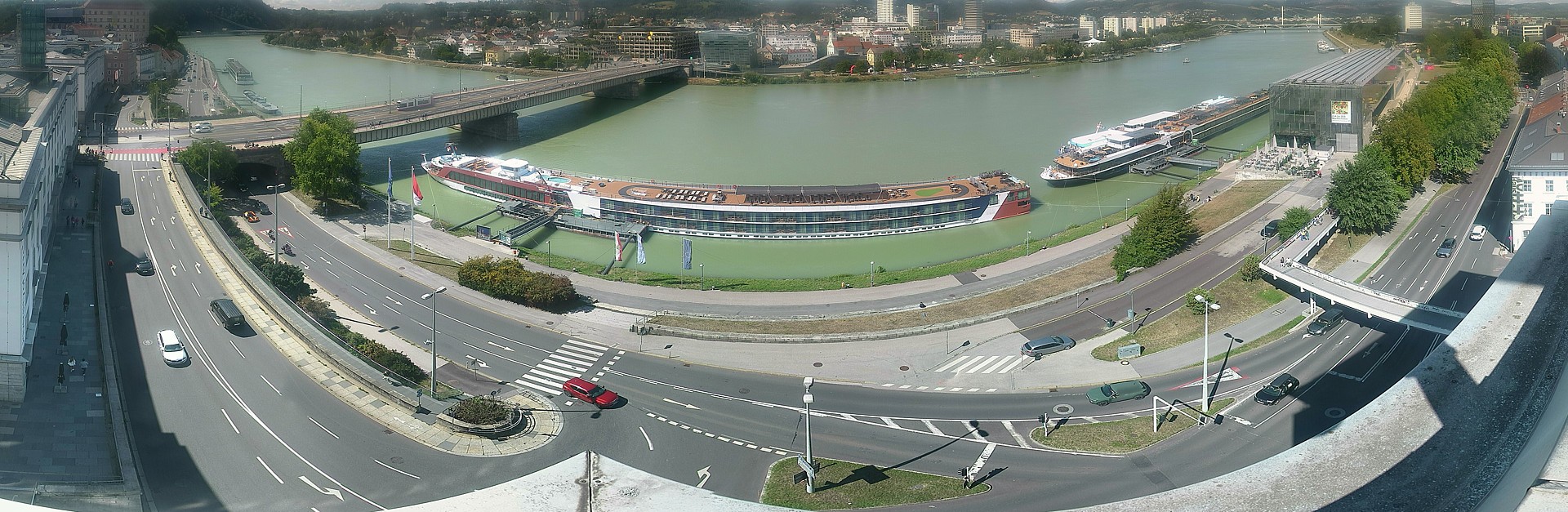 Archiv Foto Webcam Linz: Donaulände und Nibelungenbrücke