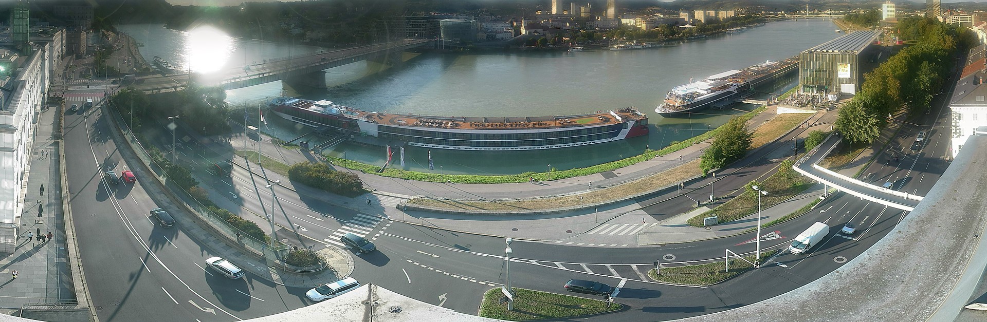 Archiv Foto Webcam Linz: Donaulände und Nibelungenbrücke