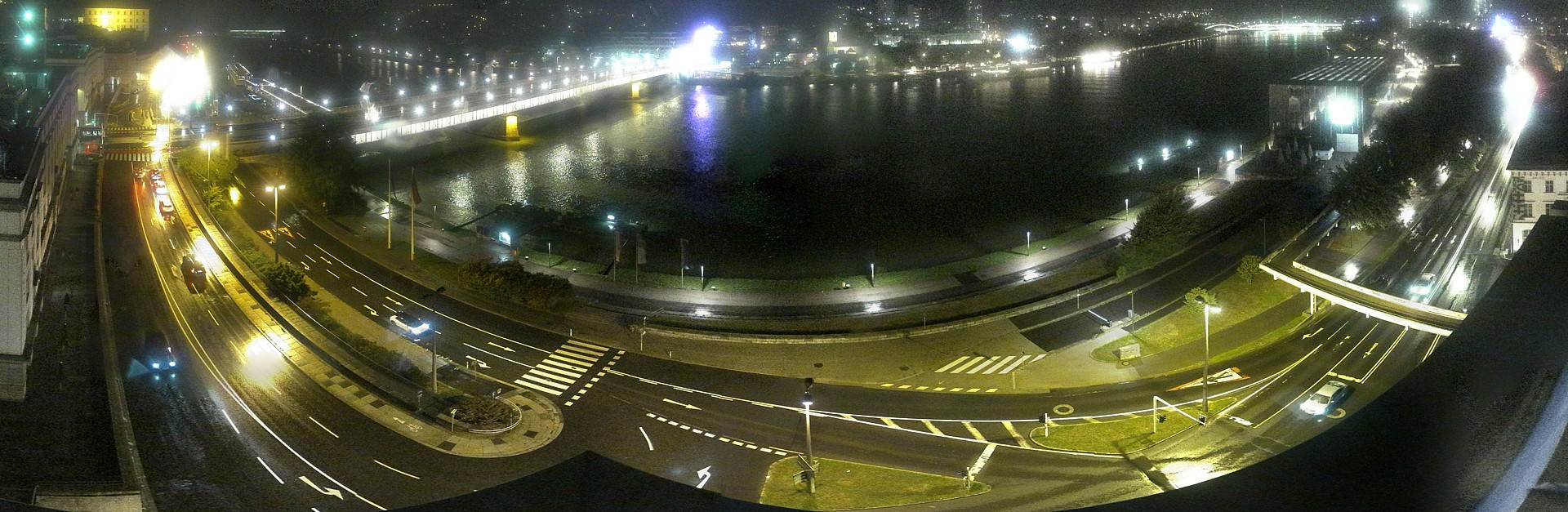 Archiv Foto Webcam Linz: Donaulände und Nibelungenbrücke
