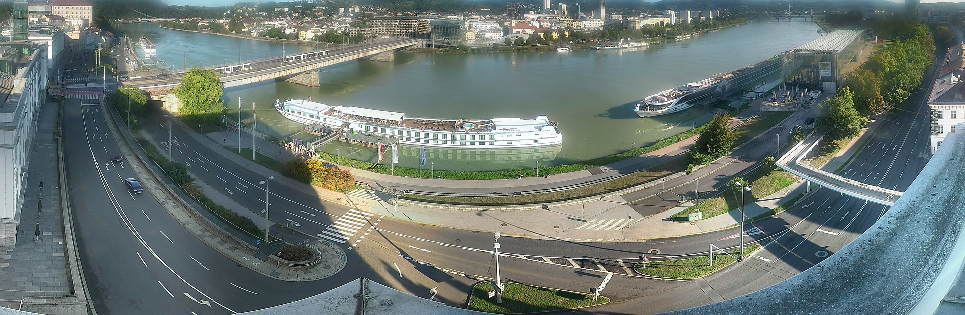 Archiv Foto Webcam Linz: Donaulände und Nibelungenbrücke