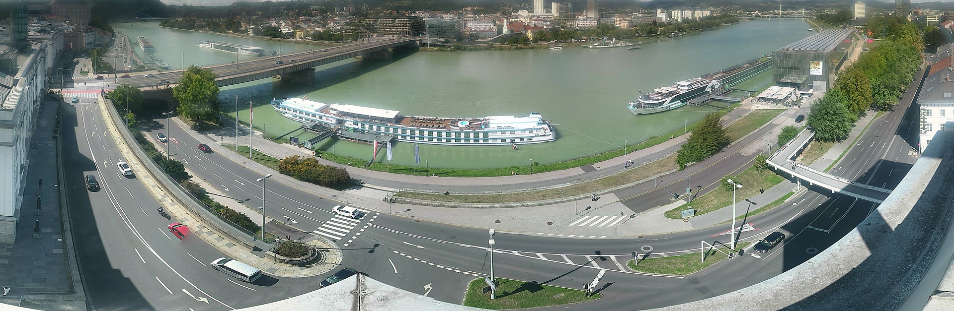 Archiv Foto Webcam Linz: Donaulände und Nibelungenbrücke