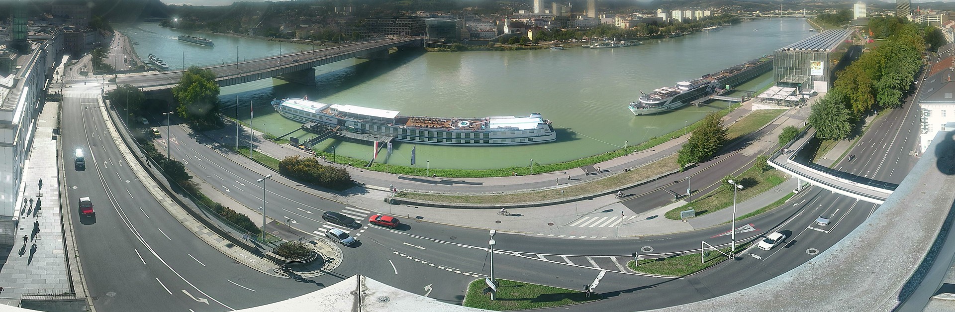 Archiv Foto Webcam Linz: Donaulände und Nibelungenbrücke