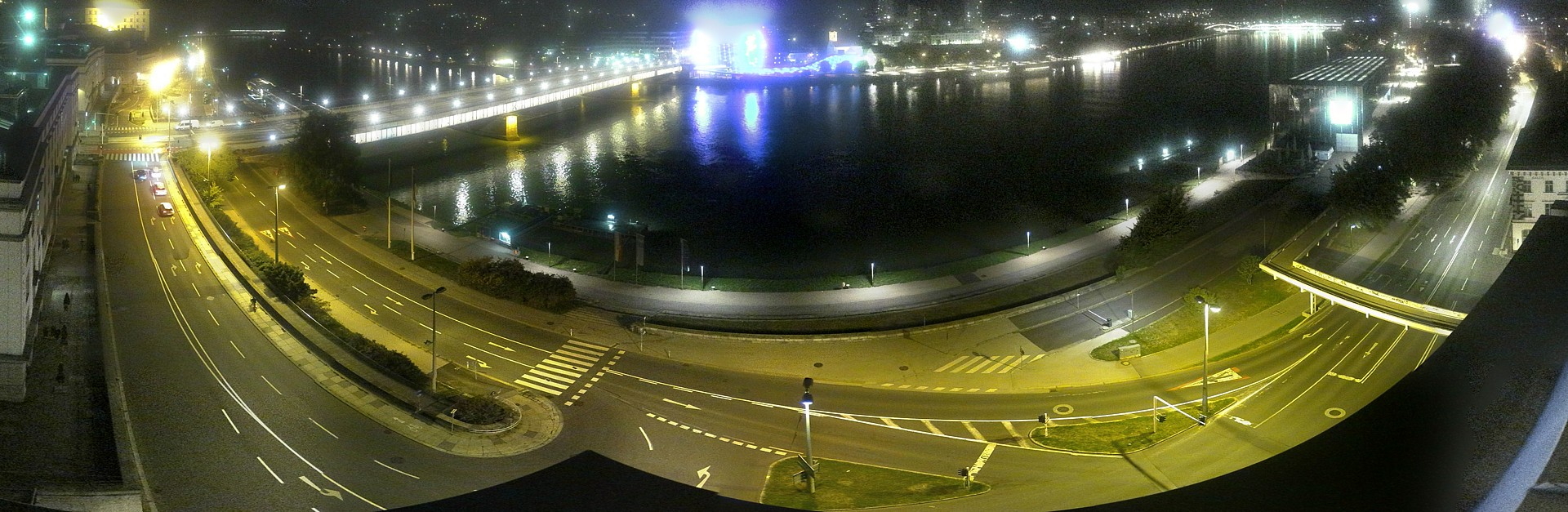 Archived image Webcam Linz: Generali building at the Danube