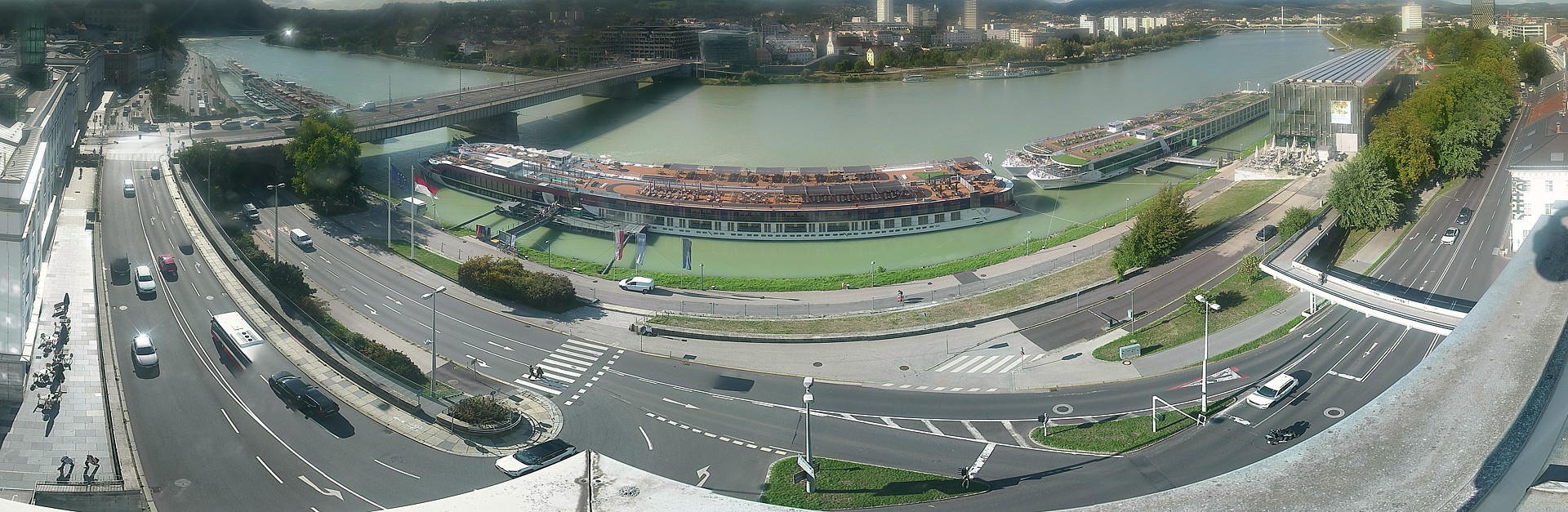 Archiv Foto Webcam Linz: Donaulände und Nibelungenbrücke