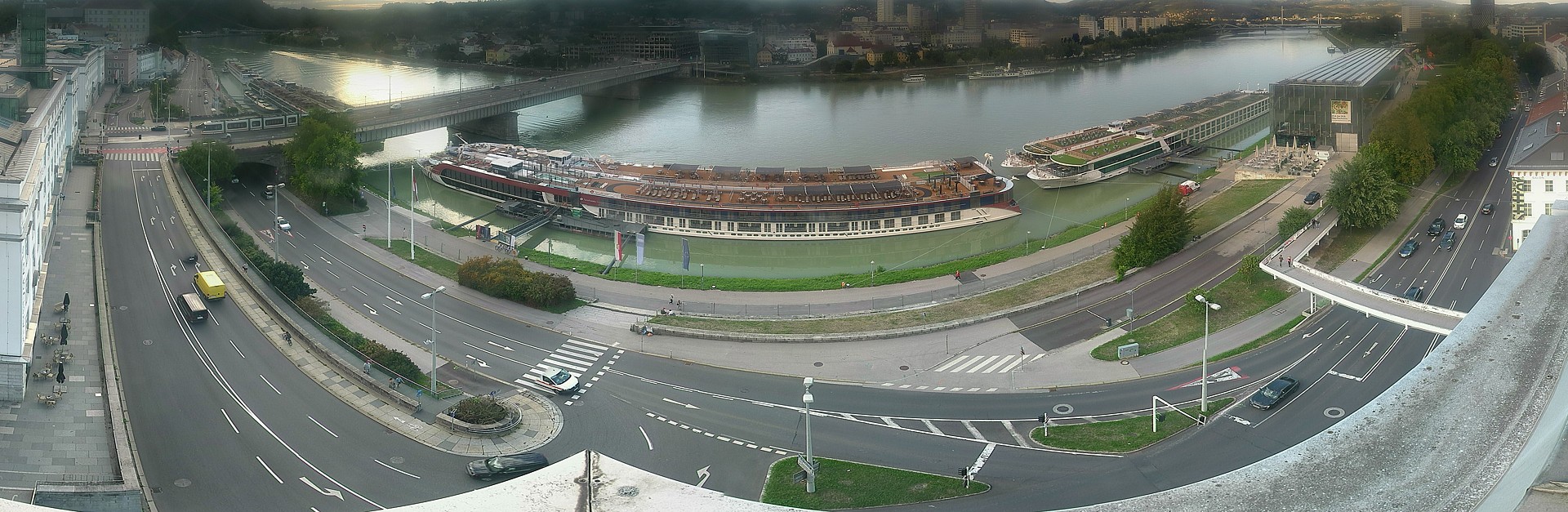 Archiv Foto Webcam Linz: Donaulände und Nibelungenbrücke