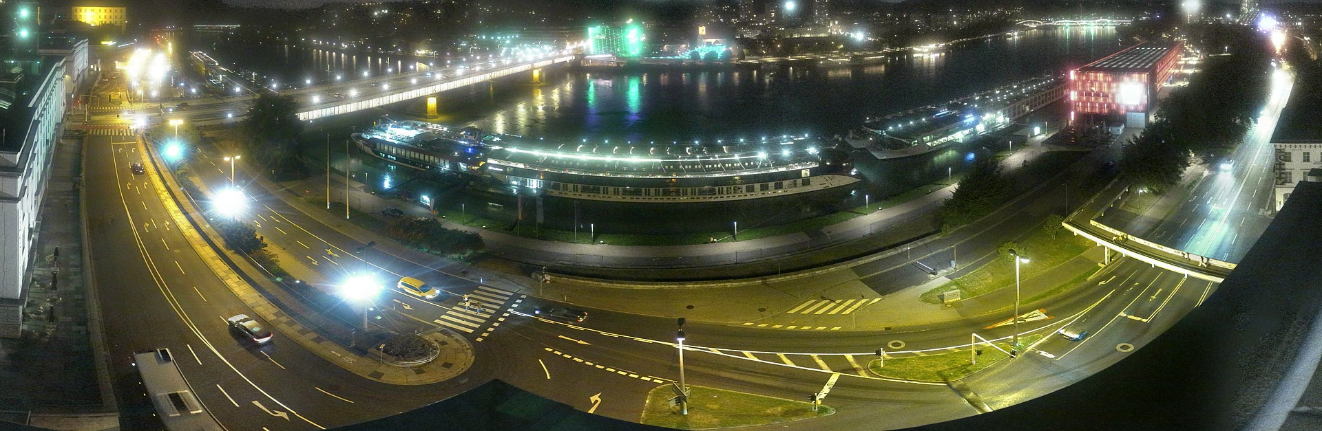 Archiv Foto Webcam Linz: Donaulände und Nibelungenbrücke