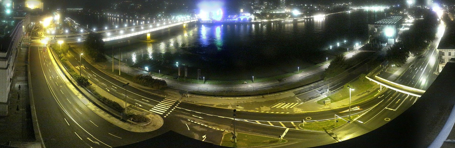 Archiv Foto Webcam Linz: Donaulände und Nibelungenbrücke