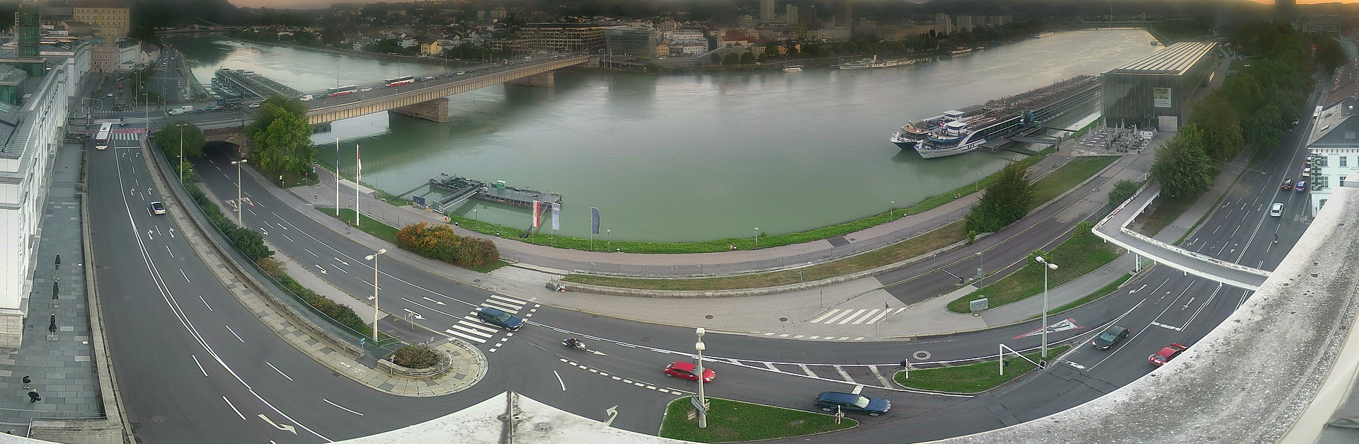 Archiv Foto Webcam Linz: Donaulände und Nibelungenbrücke