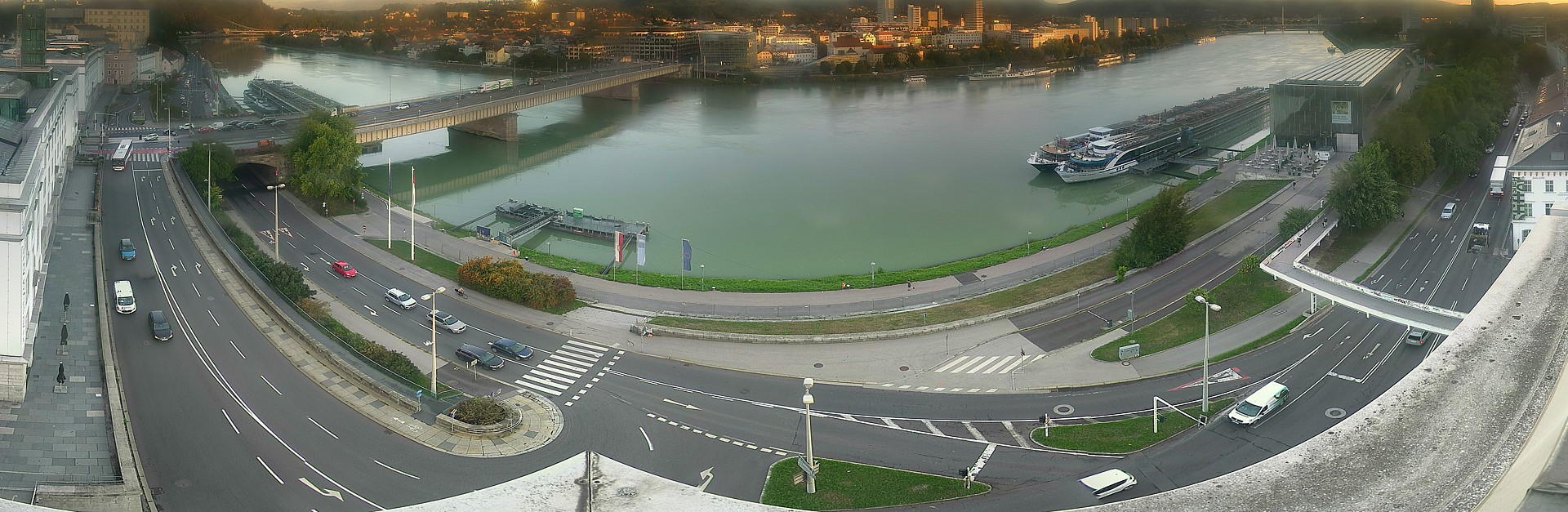 Archiv Foto Webcam Linz: Donaulände und Nibelungenbrücke
