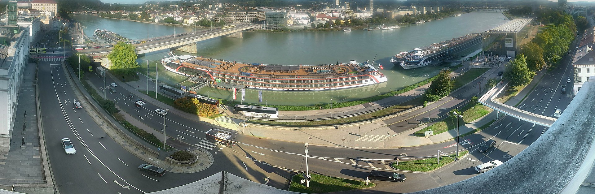 Archiv Foto Webcam Linz: Donaulände und Nibelungenbrücke