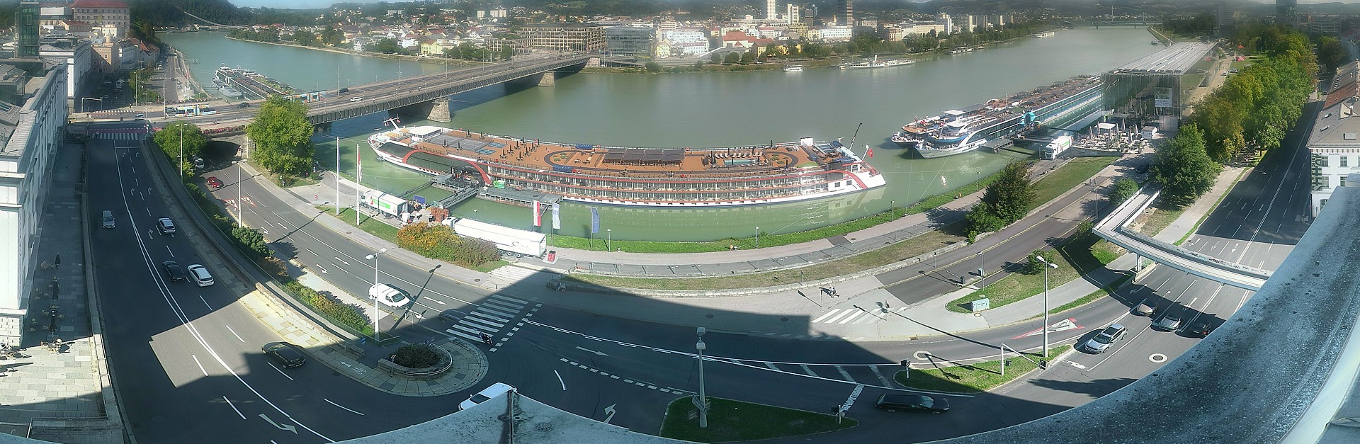 Archiv Foto Webcam Linz: Donaulände und Nibelungenbrücke