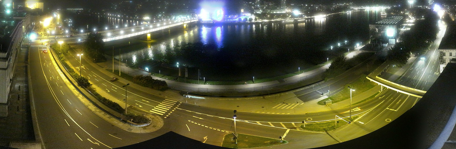 Archiv Foto Webcam Linz: Donaulände und Nibelungenbrücke