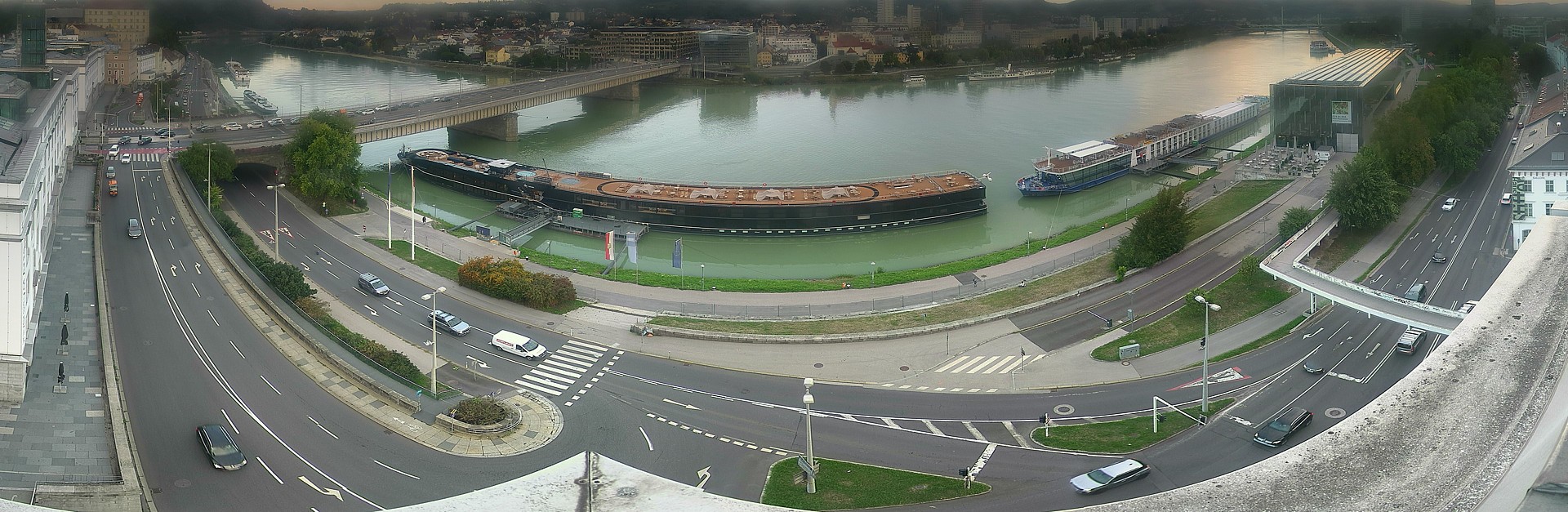 Archiv Foto Webcam Linz: Donaulände und Nibelungenbrücke